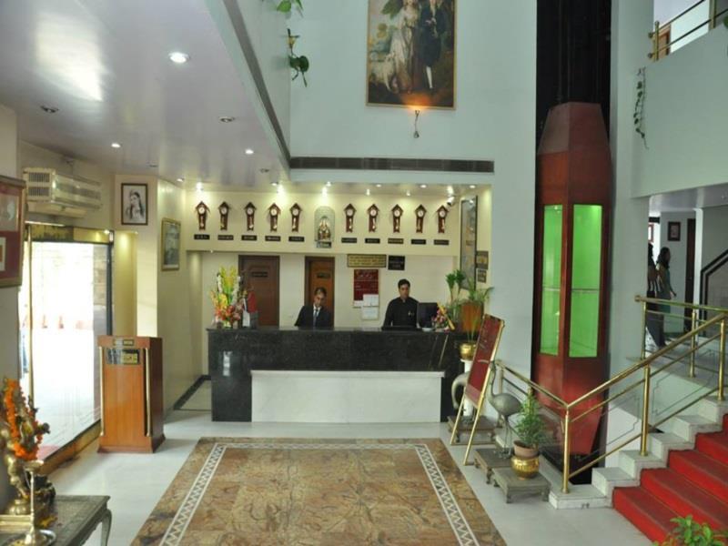 Oyo 18814 Hotel Maya International Jaipur Extérieur photo