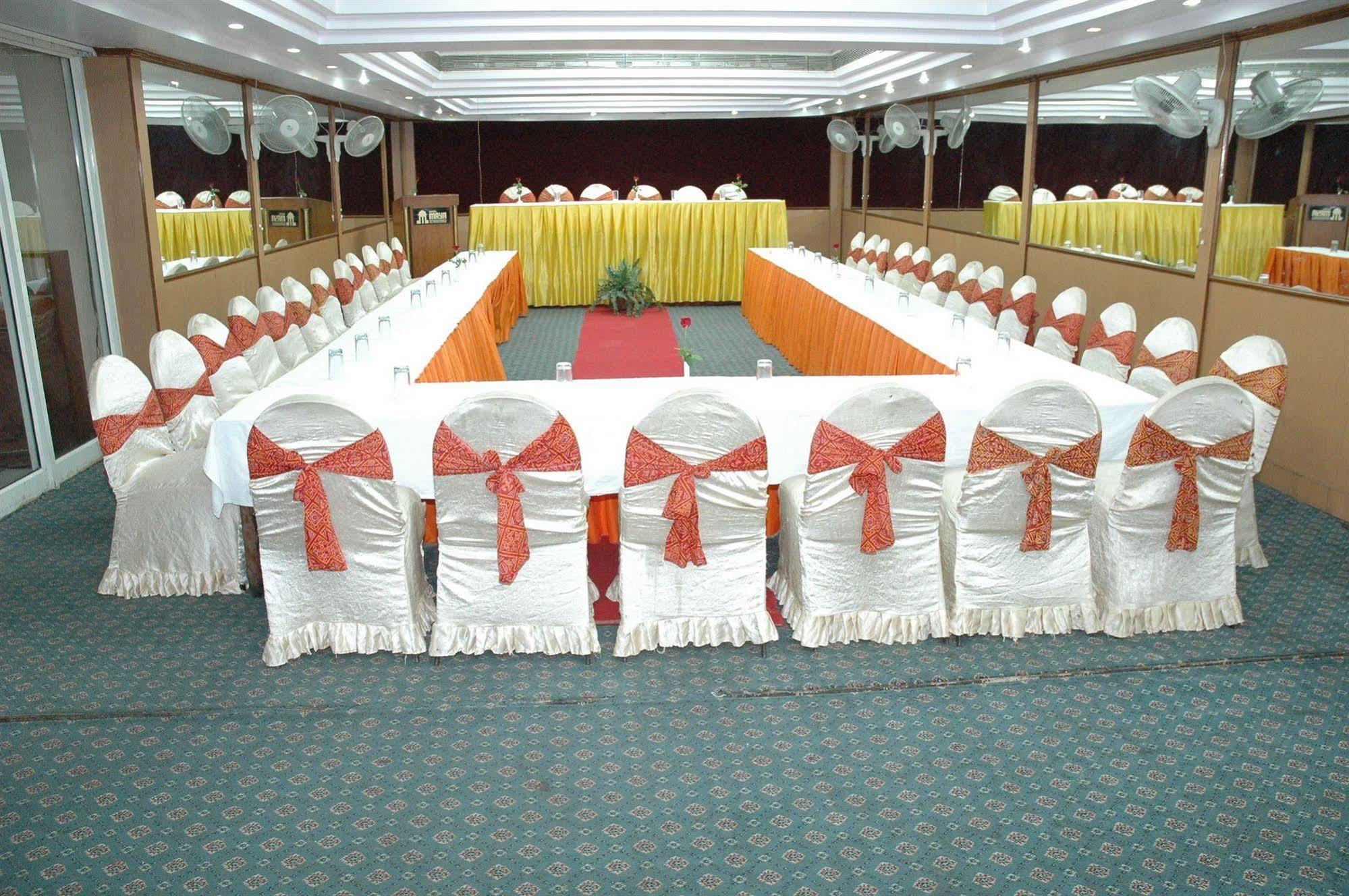 Oyo 18814 Hotel Maya International Jaipur Extérieur photo